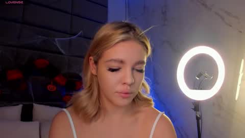 Anna online show from October 29, 1:51 am