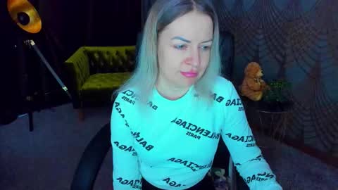 anna_snow9 online show from March 27, 7:25 am