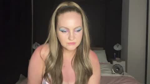 annanick33 online show from May 26, 2:06 am
