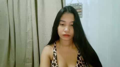 Riane online show from November 18, 2:31 pm