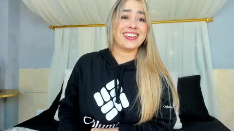 Snapshot of annavictoria__ chatting on January 4, 12:48 am Anna Victoria online show from January 4, 12:48 am