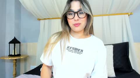 Snapshot of annavictoria__ chatting on December 11, 12:02 am Anna Victoria online show from December 11, 12:02 am