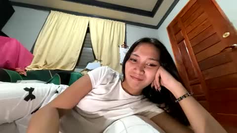 annie online show from April 6, 5:25 pm