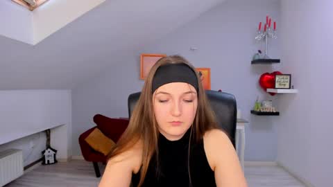 annewilsonn online show from March 20, 1:16 pm