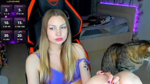 Annie online show from April 9, 1:20 am