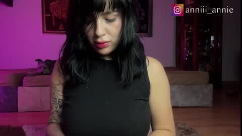 JEANNE no olvides seguirme dont forget follow me  uu online show from November 25, 11:58 pm