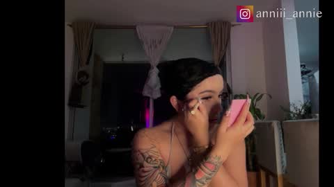 JEANNE no olvides seguirme dont forget follow me  uu online show from December 18, 11:33 pm