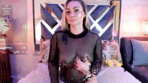annie_vega17 online show from May 11, 4:37 pm