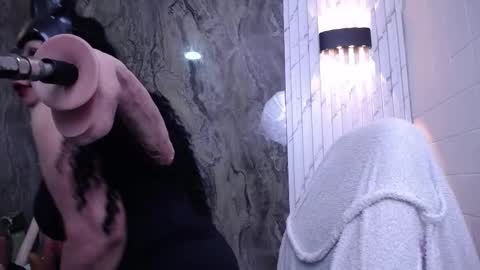 annie_wigg_ online show from October 27, 3:17 am