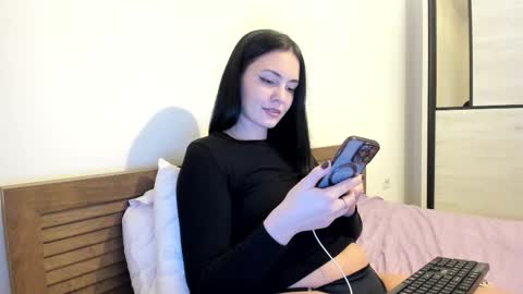 Annie online show from December 4, 10:20 pm