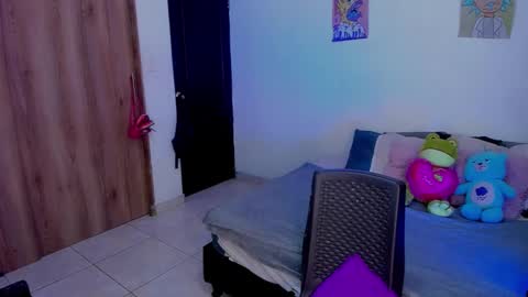 Snapshot of annieblu3 chatting on December 10, 1:44 pm AnnieBlu3 online show from December 10, 1:44 pm