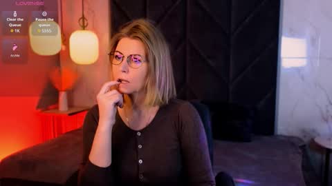 Annie online show from January 14, 8:11 am