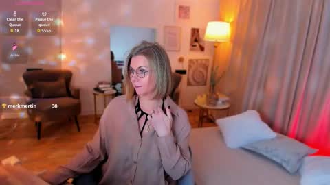 Annie online show from February 26, 6:50 am