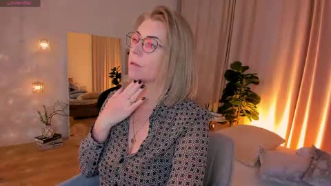 Annie online show from April 3, 6:53 am