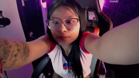 annis_a online show from December 15, 8:16 pm