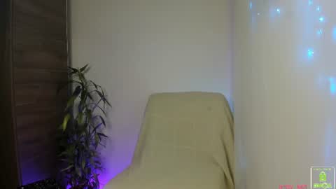 Issabela online show from August 4, 3:19 pm