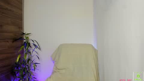 Issabela online show from August 8, 2:16 pm