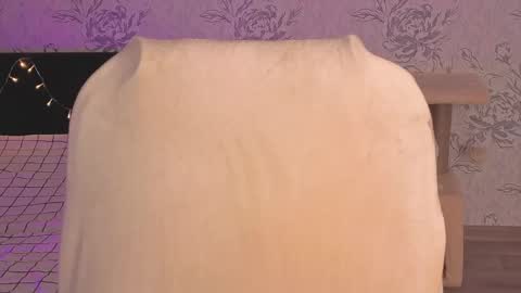 Annie online show from April 11, 7:45 am