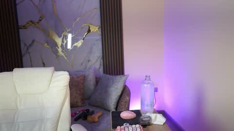 Ana online show from October 11, 2:11 pm