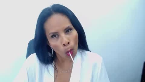 Anthonelaa   online show from March 6, 10:15 pm