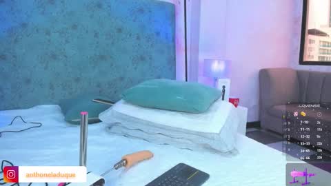 anthonelaDuque online show from October 14, 1:36 pm