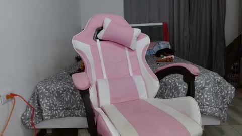 Snapshot of antonellacute6918 chatting on October 19, 3:00 am antonellacute6918 online show from October 19, 3:00 am