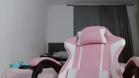 Snapshot of antonellacute6918 chatting on September 18, 2:15 am antonellacute6918 online show from September 18, 2:15 am