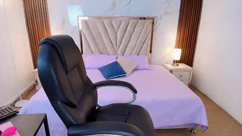 My name is Andrea  thumb up me please its important online show from January 8, 10:37 pm