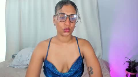 Sarah online show from November 9, 3:37 pm