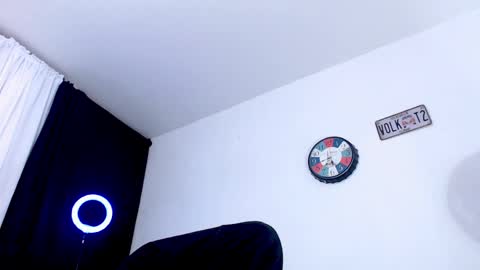 Instagram miguelangel1802  online show from April 14, 2:48 am