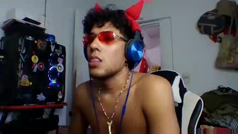 AnuarDHM online show from November 11, 6:21 pm