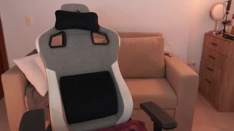 anya online show from March 9, 8:02 pm