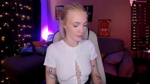 Snapshot of anyataylorr chatting on September 30, 2:44 am Anya online show from September 30, 2:44 am