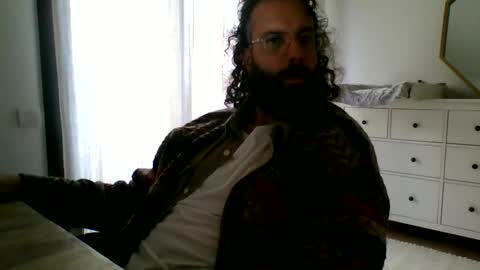 apc_3 online show from December 4, 9:01 am