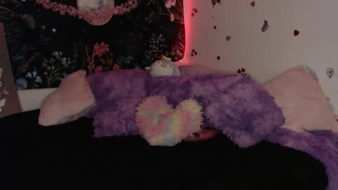 april_l6 online show from December 3, 11:38 pm