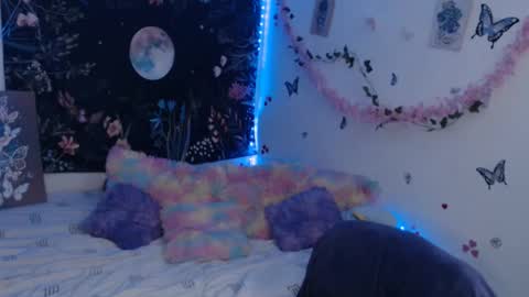 april_l6 online show from March 27, 1:44 am