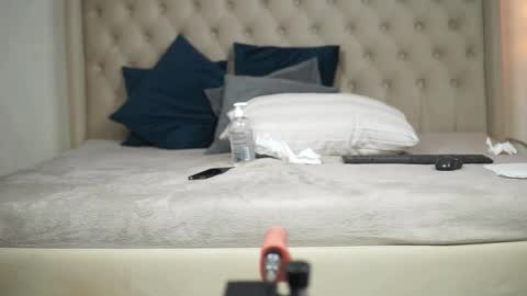 Laura online show from March 22, 8:13 pm