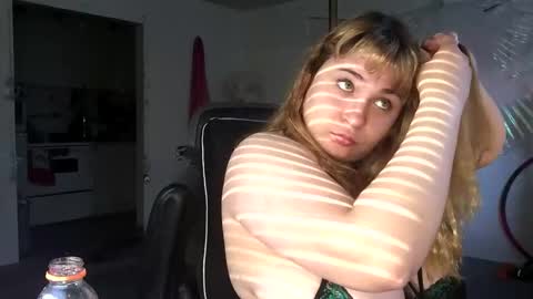 BustyPrincessLeila online show from April 8, 5:05 pm