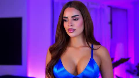 IsaBella online show from April 18, 8:31 pm