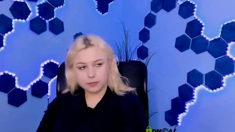 aria_blaze_ online show from April 1, 10:05 am