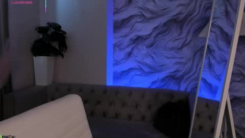 aria_mila online show from March 19, 3:23 am