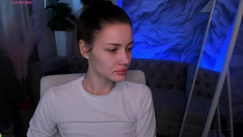 aria_mila online show from April 15, 3:32 am