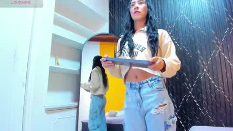 Snapshot of aria_millers_ chatting on October 16, 11:54 am Aria Millers  online show from October 16, 11:54 am