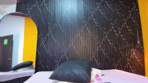 Snapshot of aria_millers_ chatting on October 10, 12:00 pm Aria Millers  online show from October 10, 12:00 pm