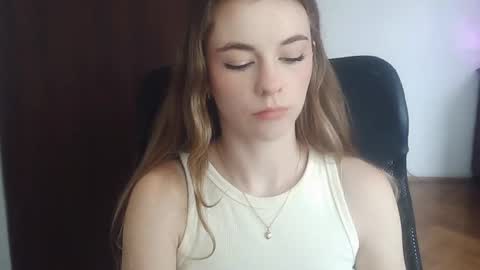 AriaCreazy online show from June 18, 9:25 am