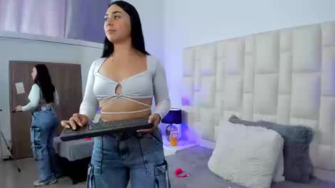  ariana  online show from September 25, 8:27 pm