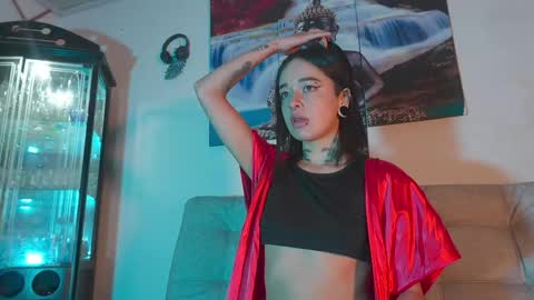 ariana_whitee online show from April 24, 4:47 am