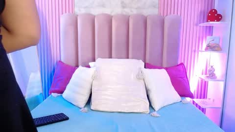 ArianaRougee online show from April 24, 12:40 pm