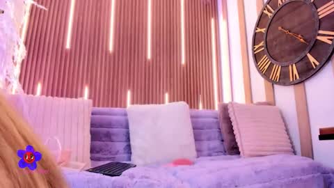 Ari  online show from November 11, 9:06 pm