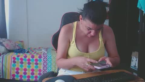 ariannaloovel online show from April 6, 5:03 pm